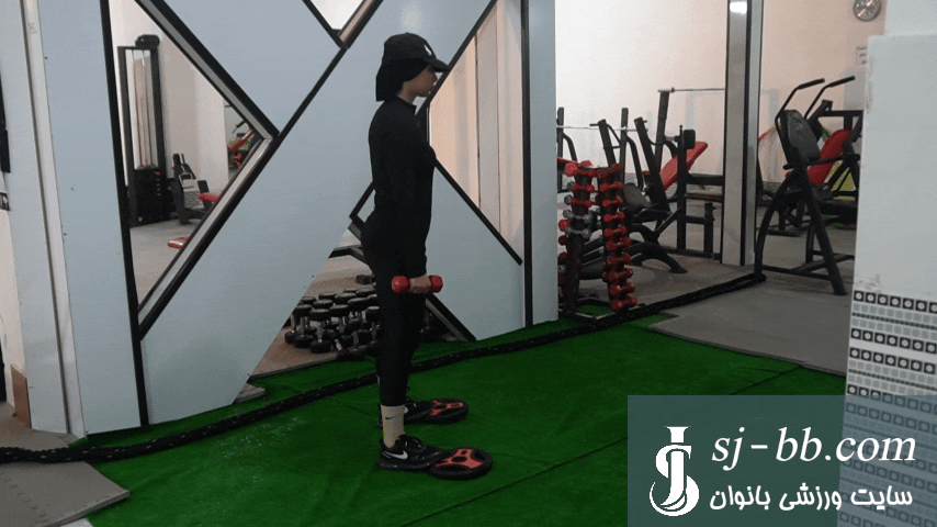 اسکوات پنجه پا بر روی زمین